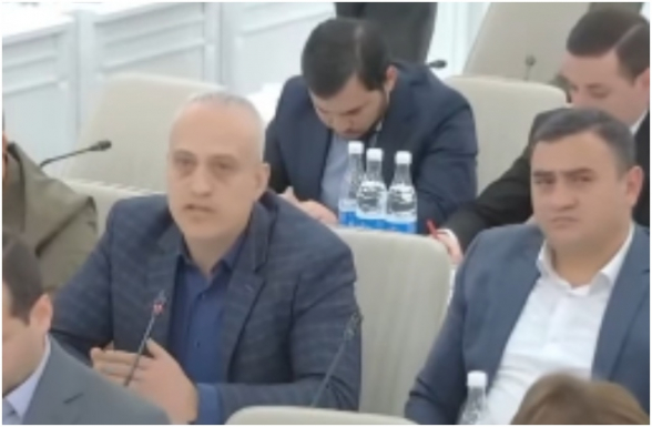 Էրեբունի վարչական շրջանում կոյուղատար խողովակները փոխելու կարիք կա՝ բնակիչները ինքնուրույն փորձում են վերացնել խցանումները (տեսանյութ)